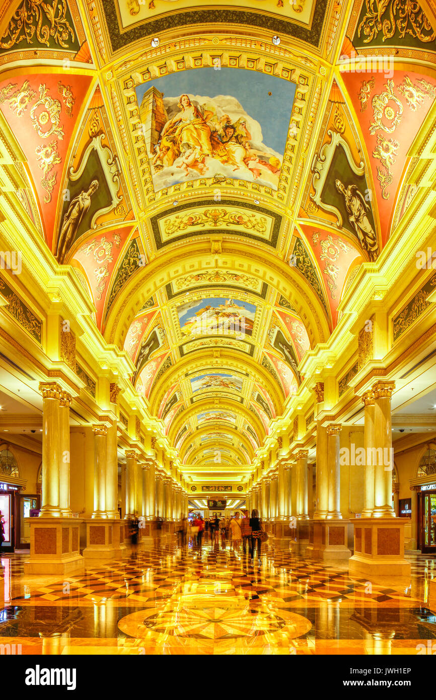 Les motifs complexes sur le plafond de l'hôtel et le Casino de Venise, Cotai, Macao. Banque D'Images