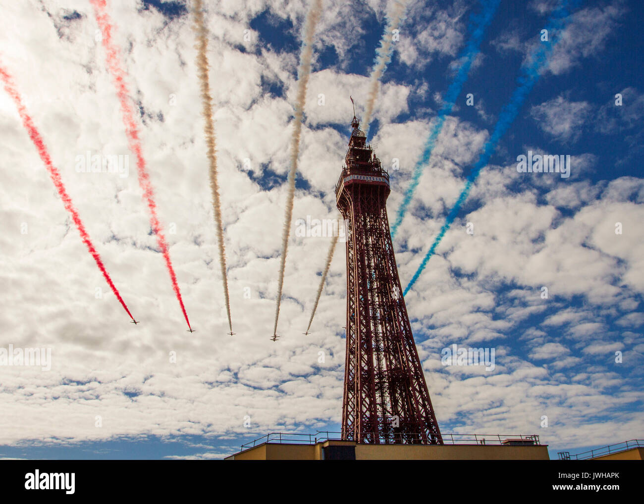 Blackpool, Lancashire, Royaume-Uni. 12Th Aug 2017. Les flèches rouges à Blackpool Air Show. /AlamyLiveNews MediaWorldImages crédit ; Banque D'Images
