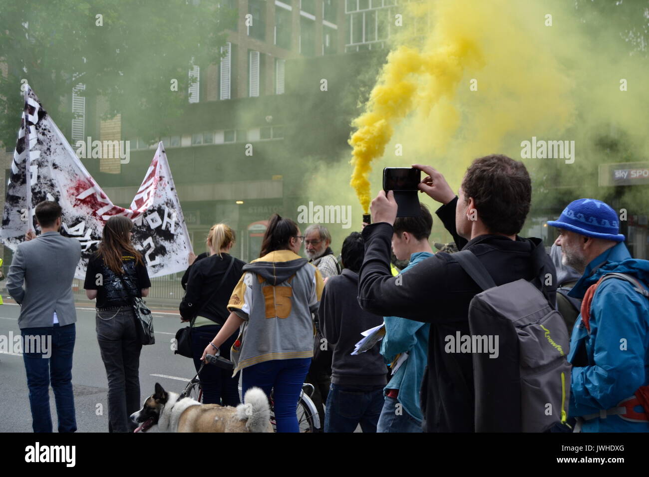 L'Est de Londres, au Royaume-Uni. 12Th Aug 2017. Des dizaines d'habitants protester à Londres contre la démolition des successions conseil East London, UK Crédit : Ajit Wick/Alamy Live News Banque D'Images