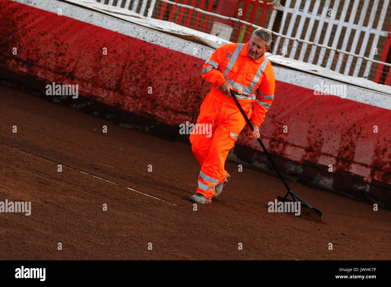 Glasgow, Ecosse, Royaume-Uni. 12 août, 2017. Les héros méconnus du sport automobile qui sans le gars dédié qui donnent de leur temps pour maintenir et Marshall la piste sur raceday de non il serait possible. Bravo les gars. Crédit : Colin Poultney/Alamy Live News Banque D'Images