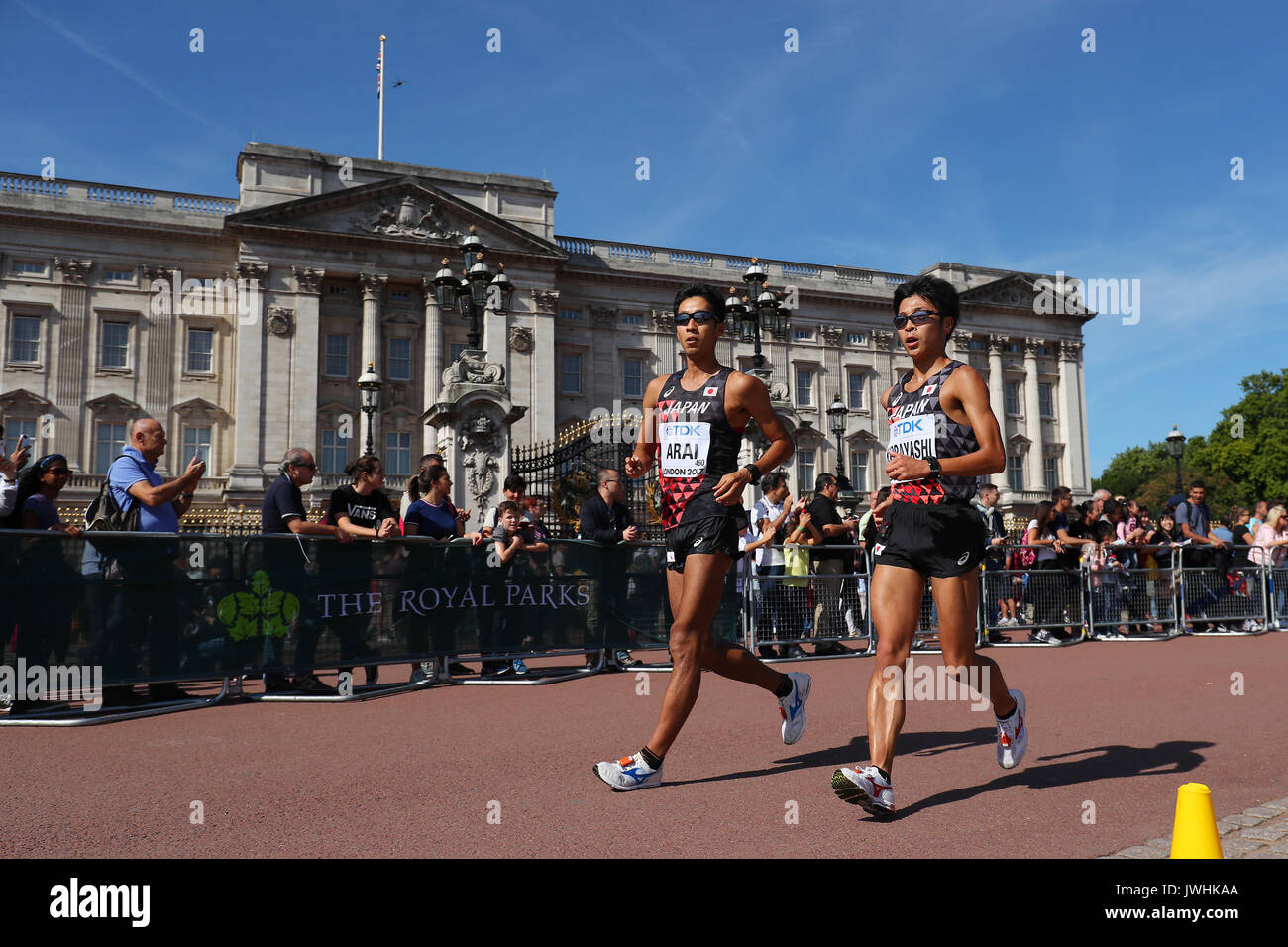 Londres, Royaume-Uni. 13e Août 2017. (L à R) Hirooki Arai, Kai Kobayashi (JPN) Athlétisme : Championnats du monde IAAF 2017 Londres 50km marche finale au Mall à Londres, au Royaume-Uni . Credit : YUTAKA/AFLO SPORT/Alamy Live News Banque D'Images