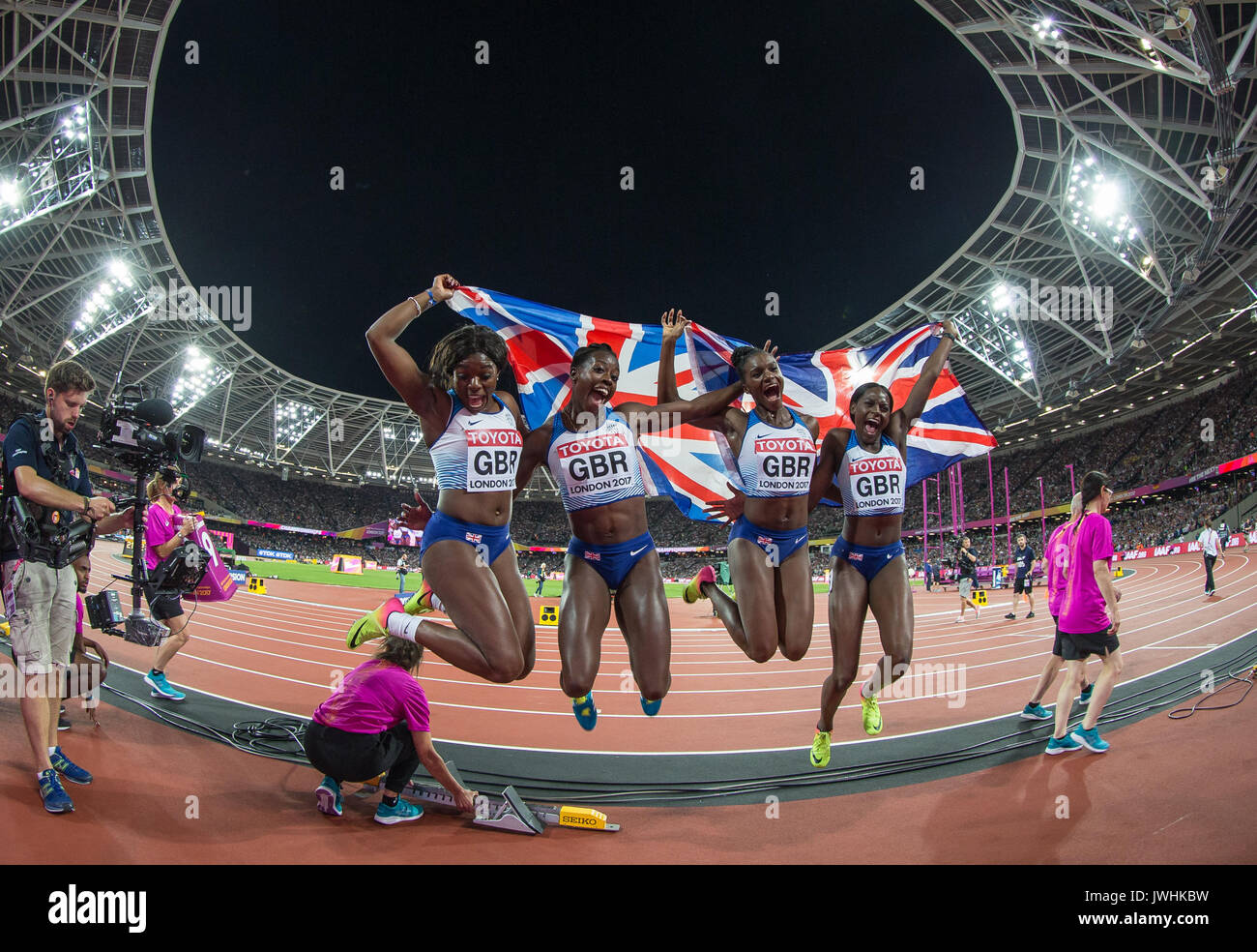 Londres, Royaume-Uni. 12 août, 2017. La Grande-Bretagne 4x100 mètres médaille d'gagnants (l-r) Asha PHILIP, Desiree HENRY, Dina ASHER-SMITH & Daryll NEITA pendant les championnats du monde d'athlétisme 2017 au jour 9 du Parc olympique, Londres, Angleterre le 12 août 2017. Photo par Andy Rowland / premier Media Images./Alamy Live News Banque D'Images