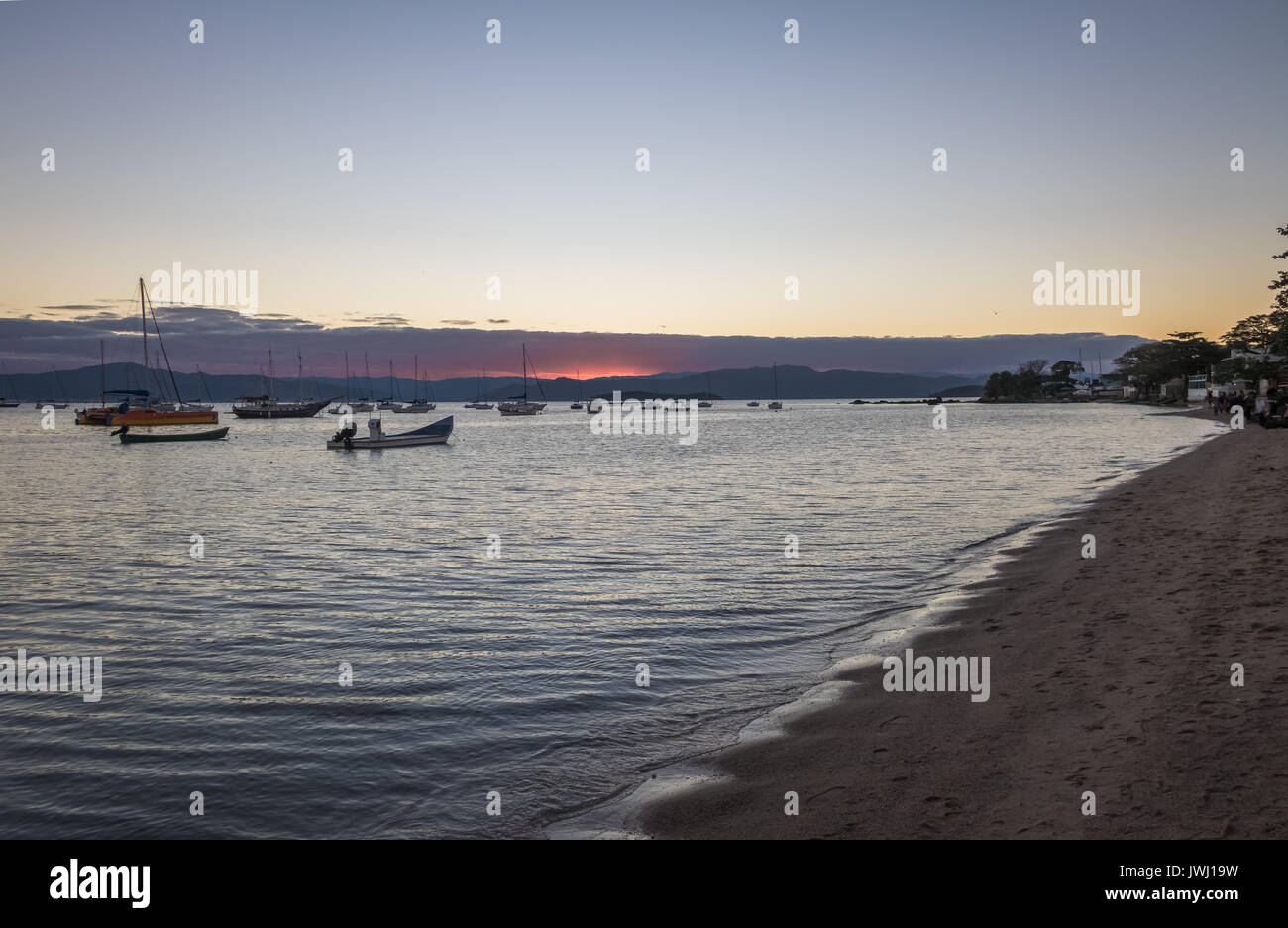Coucher du soleil à Santo Antonio de Lisboa - Florianopolis, Santa Catarina, Brésil Banque D'Images