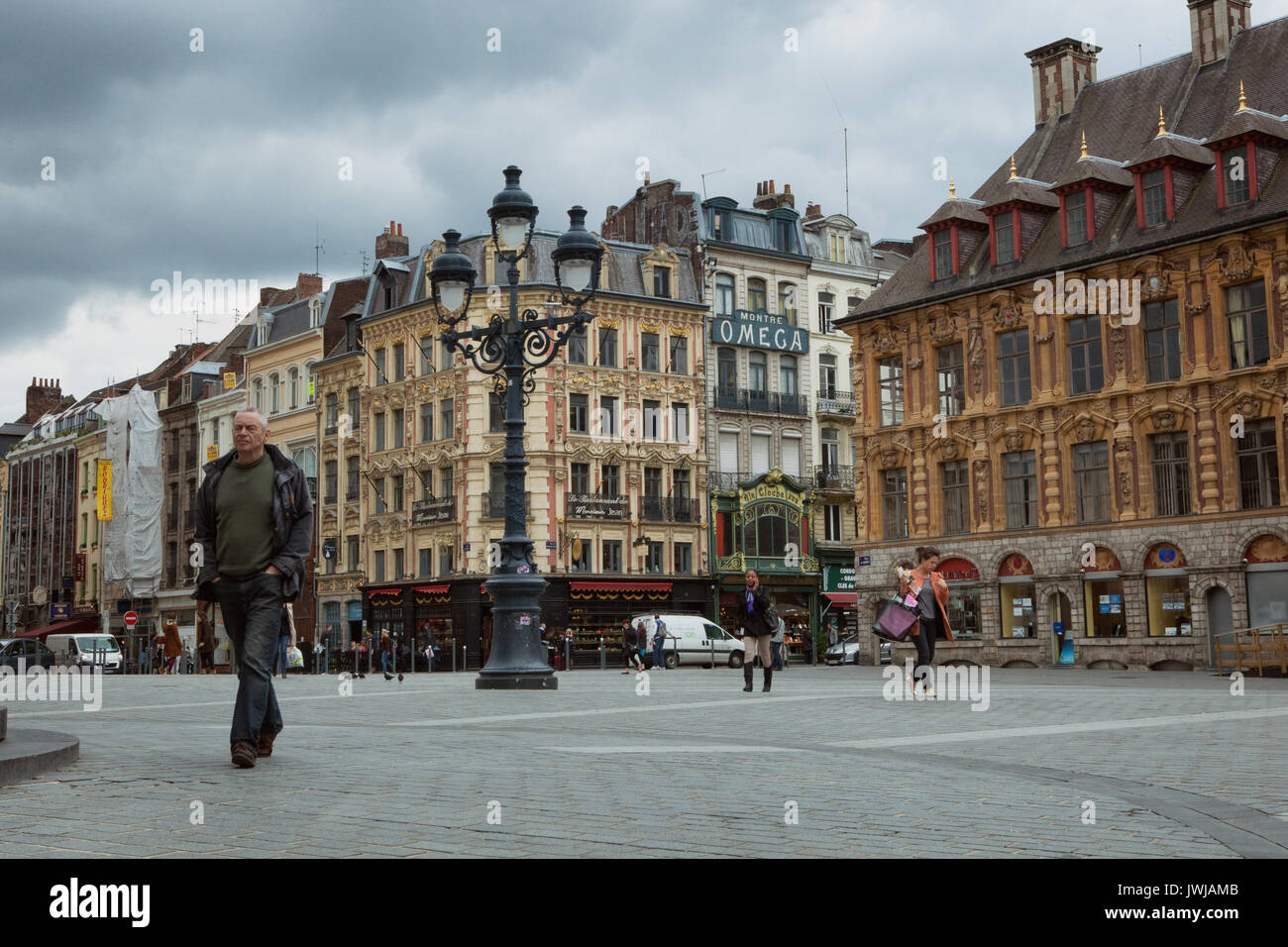 Les étapes de l'Opéra de Lille est un excellent endroit pour se reposer tout en admirant les vues du vieux Lille. Banque D'Images