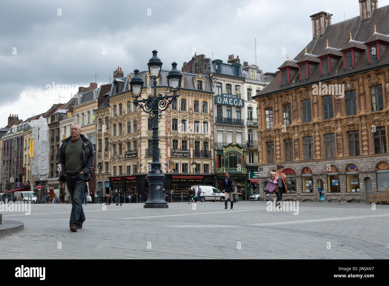 Les étapes de l'Opéra de Lille est un excellent endroit pour se reposer tout en admirant les vues du vieux Lille. Banque D'Images