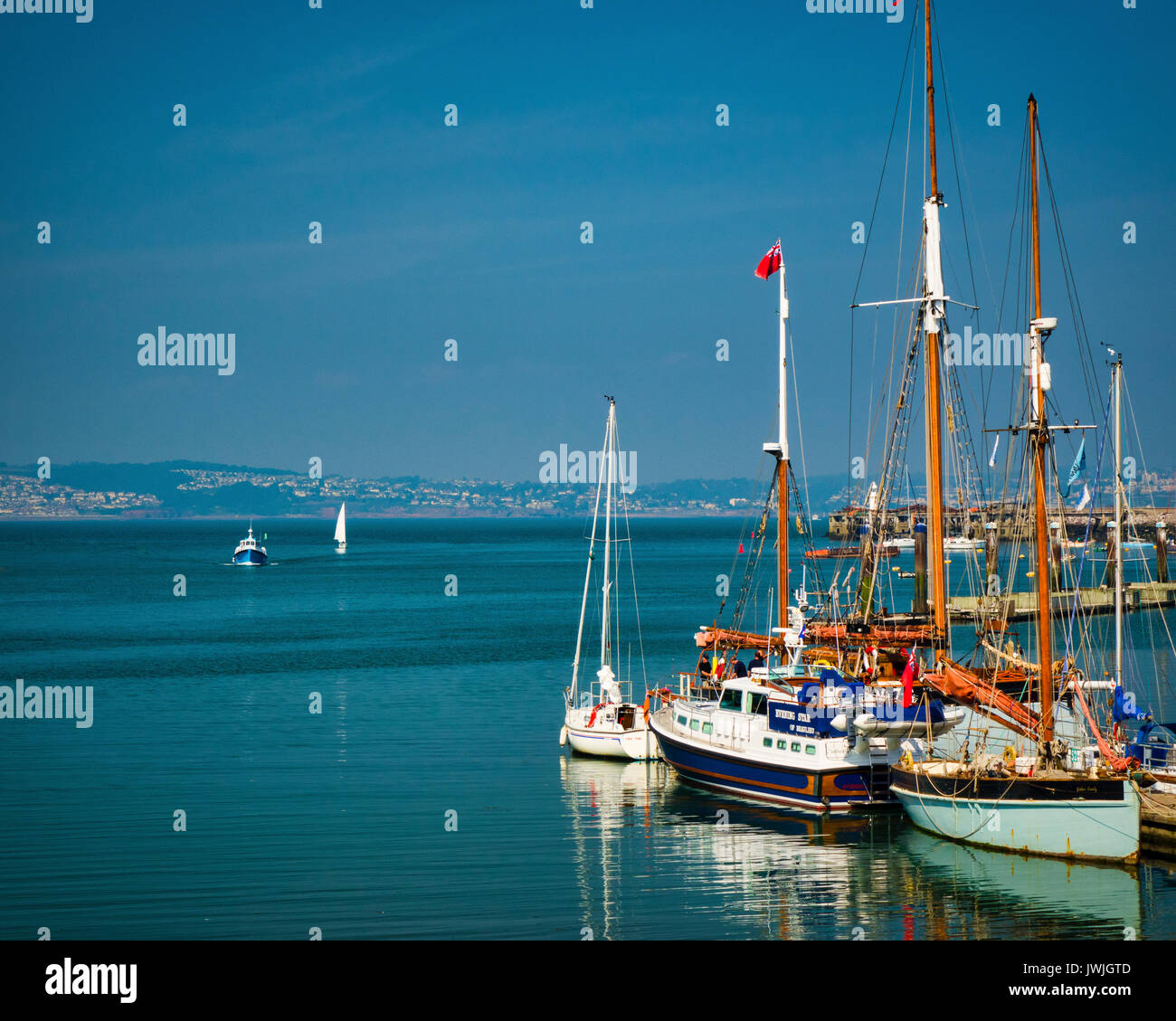 Go - DEVON : Brixham Harbour Banque D'Images