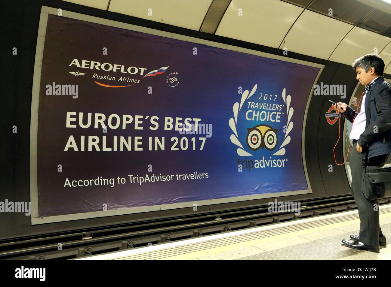 L'Aeroflot poster est vu dans la station de métro London Bridge, dans le centre de Londres, la Grande-Bretagne le 8 août 2017. © John voos Banque D'Images