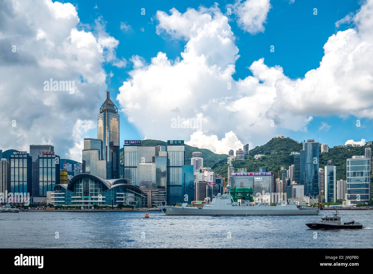 Le port de Victoria, Hong Kong - 11 juin 2017 : Yinchuan (numéro 175) acrossed missiles de port de Victoria de Hong Kong dans la base navale de retour Banque D'Images