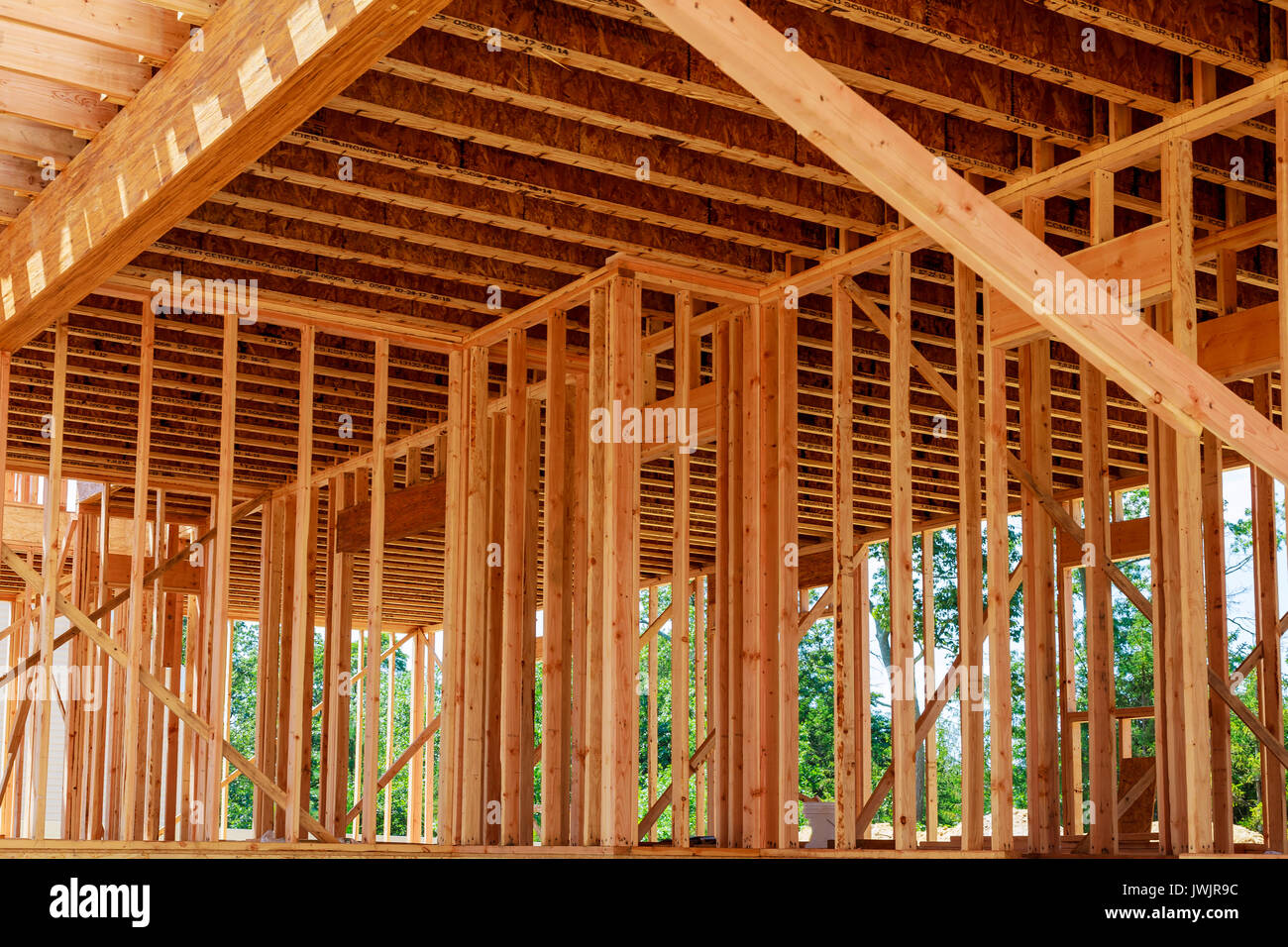 Bâtiment résidentiel de base ou la maison avec câblage électrique et thermique complète. Banque D'Images