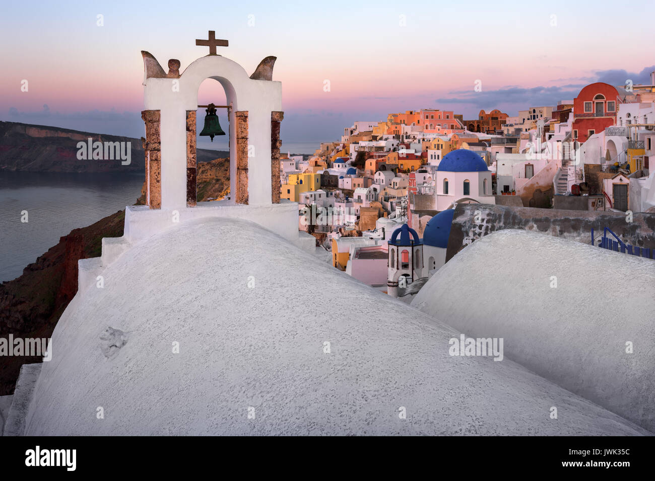 Églises blanches d'Oia Village le matin, Santorini, Grèce Banque D'Images