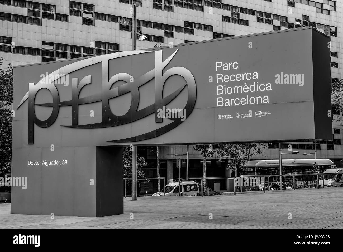 Entrée principale du Centre de recherche biomédicale d'Barcelona - BARCELONE / ESPAGNE - 2 OCTOBRE 2016 Banque D'Images