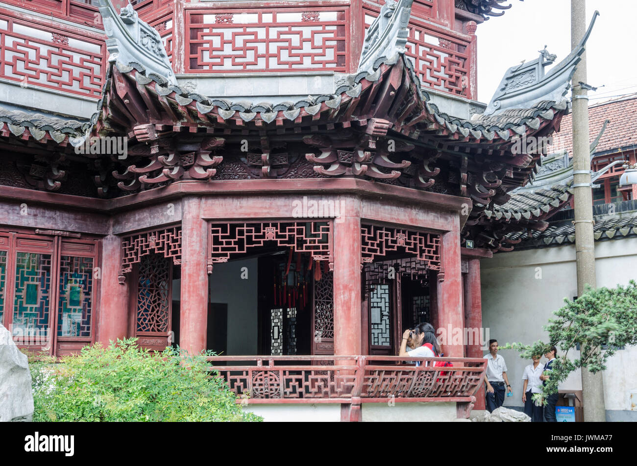 Un bâtiment très ornementé dans Jardins de Yuyuan de Shanghai, Chine. Banque D'Images