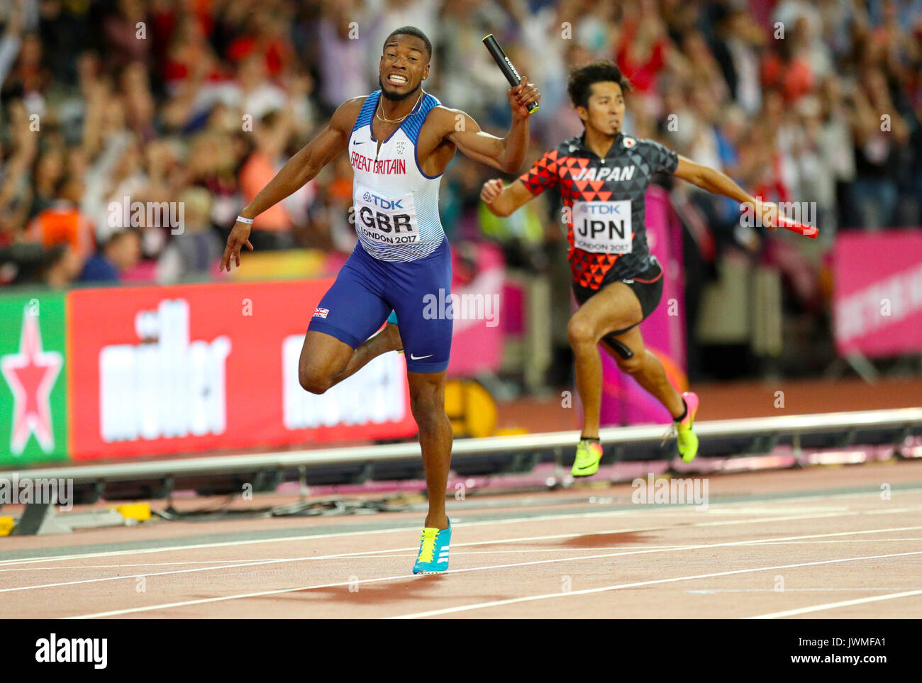 Mitchell-Blake la Grande-Bretagne Nethaneel sur son chemin vers l'or dans l'épreuve du relais 4x100m en finale jour 9 des Championnats du monde IAAF 2017 à la London Stadium. Banque D'Images