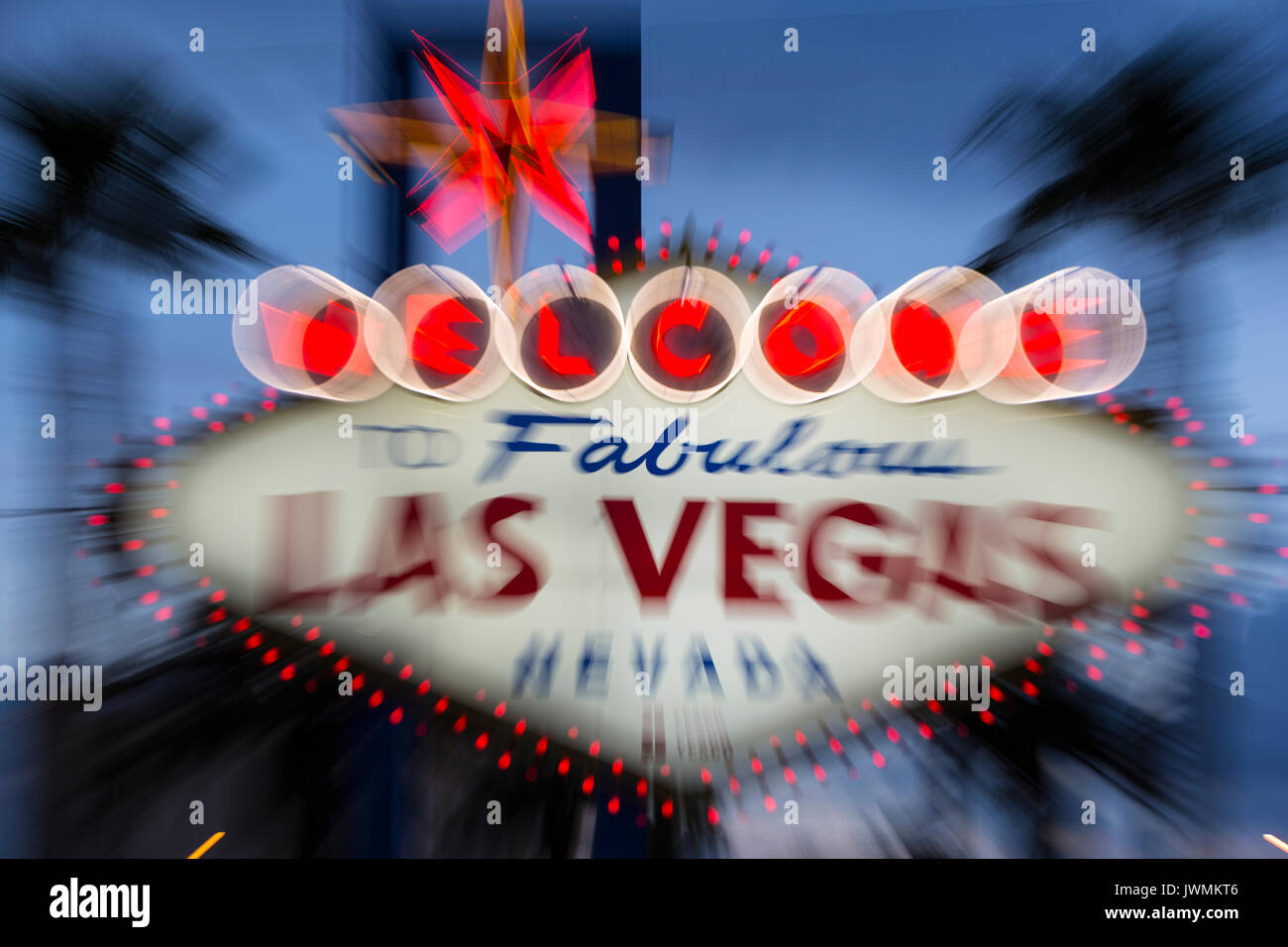 L'emblématique 'Welcome to Fabulous Las Vegas" en néon accueille les visiteurs à Las Vegas voyageant au nord sur le Strip de Las Vegas. Banque D'Images