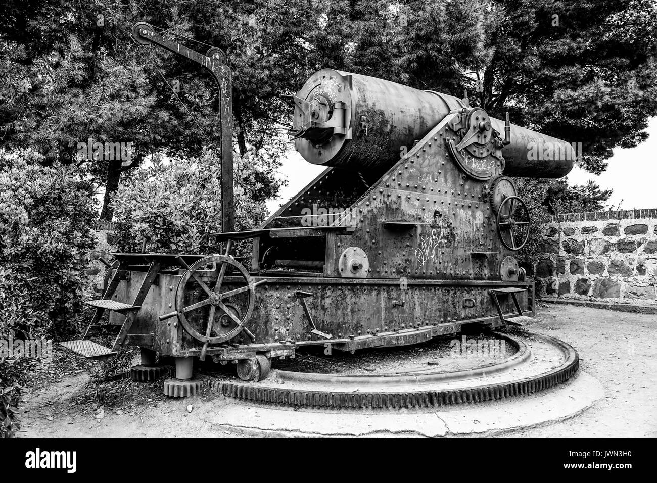 Canons antiques au château de Montjuic à Barcelone - BARCELONE / ESPAGNE - 2 OCTOBRE 2016 Banque D'Images