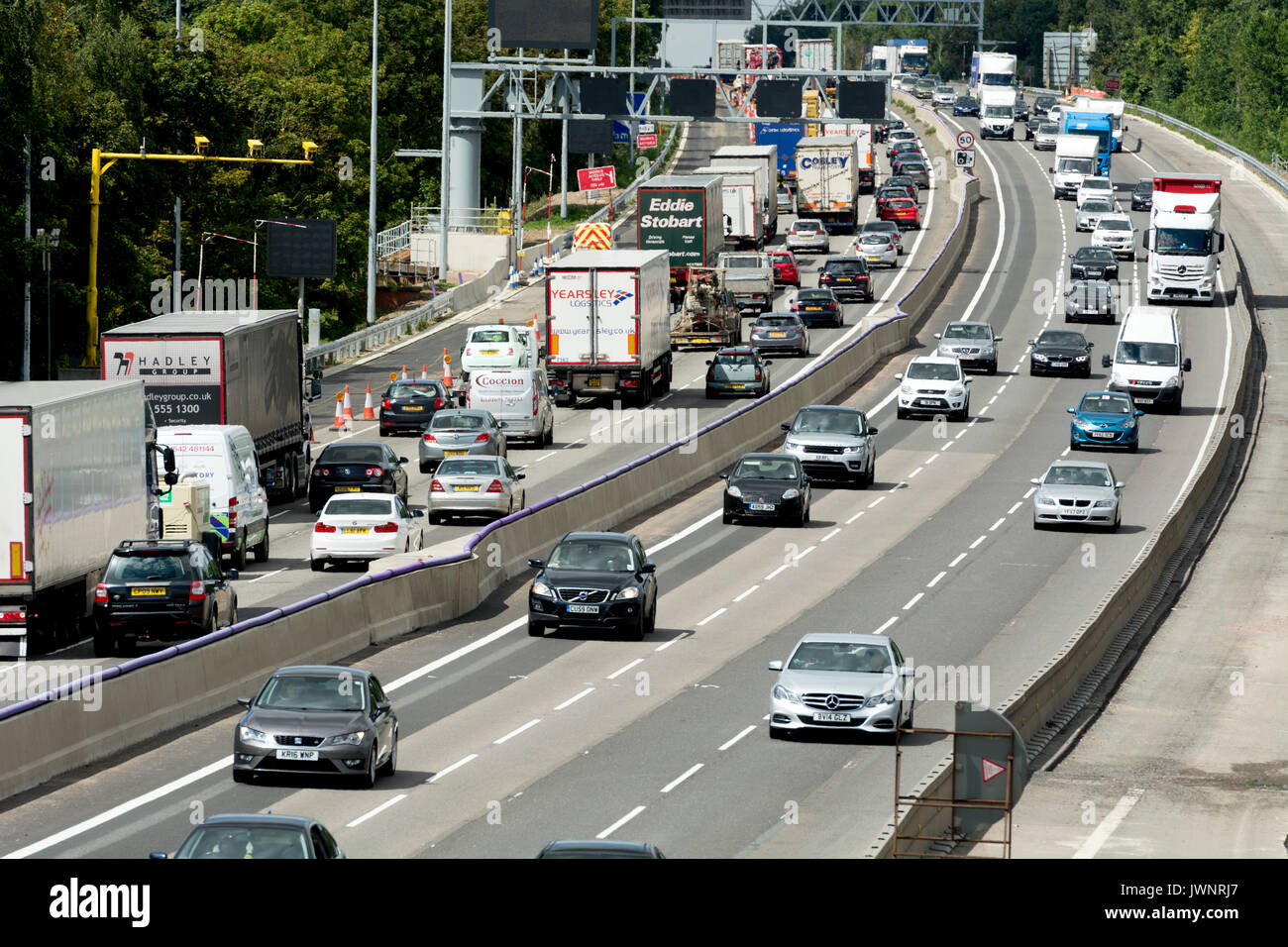 L'autoroute M1 juste au nord de Watford Gap Services, Northamptonshire, England, UK Banque D'Images