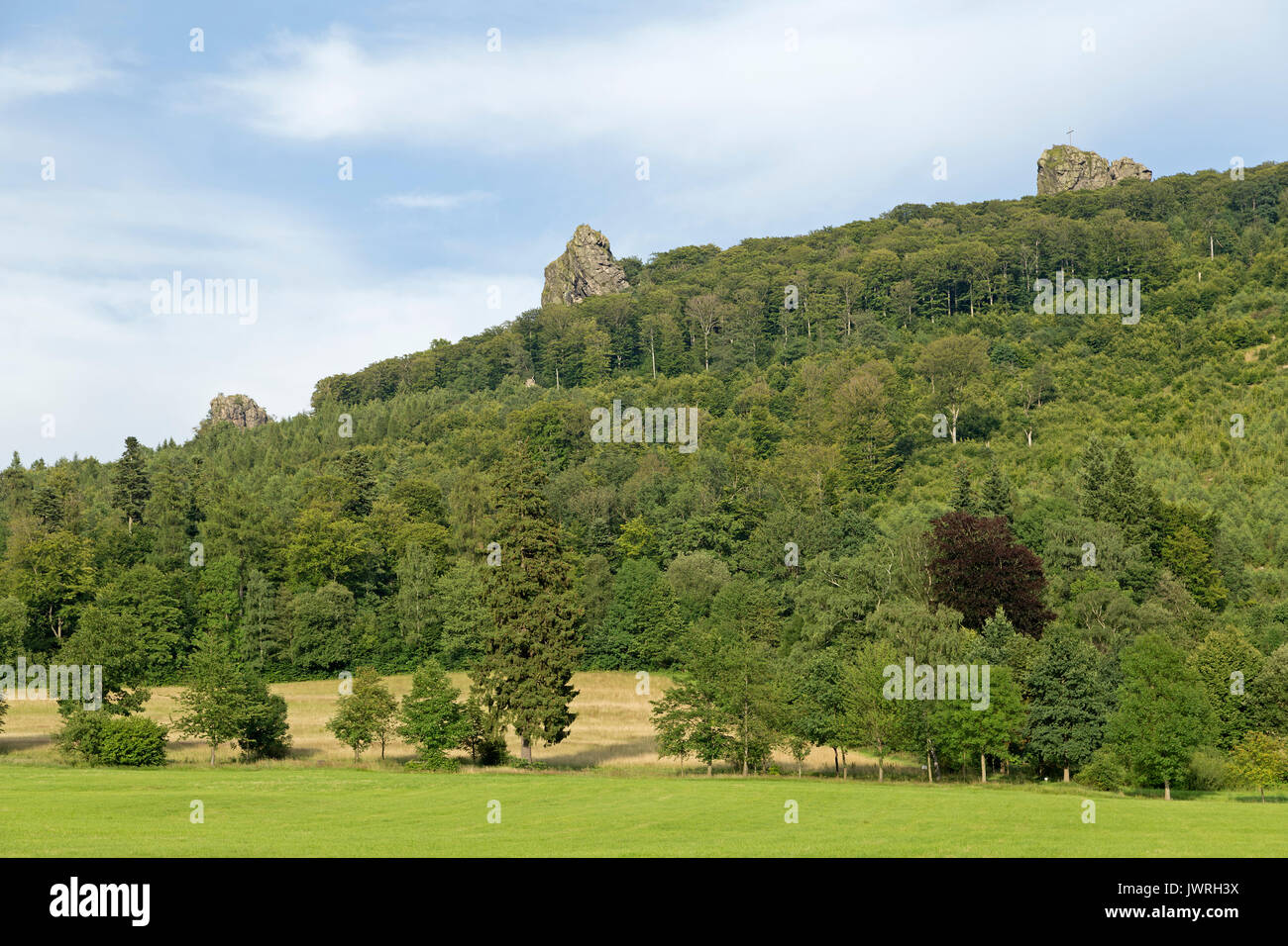 Vue panoramique de Bruchhausen, rochers, Northrhine-Westfalia Sauerland, Allemagne Banque D'Images