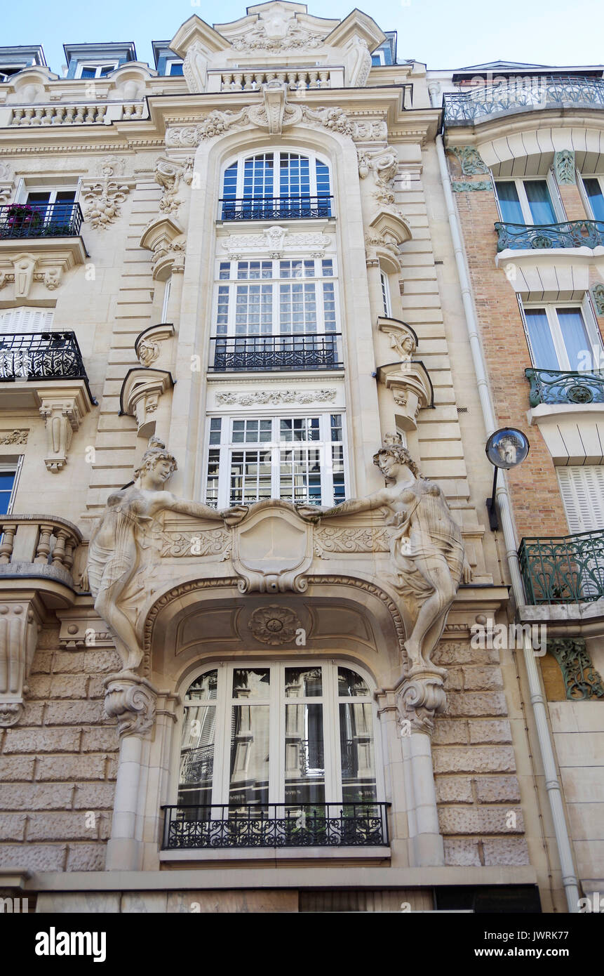 Style de la Belle-Epoque, bâtiment résidentiel, construit 1897-9, dans le 10e arrondissement, Paris, France, Banque D'Images