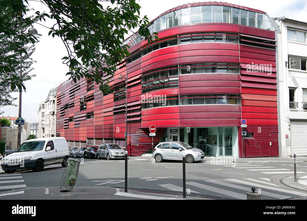 L'un des deux développements dans la Rue de la Fontaine au Roi, 75011  Paris, France fournissant logement étudiant construit à cet effet, le  logement social efficace Photo Stock - Alamy