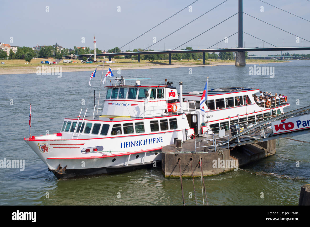 Bateau de croisière touristique Heinrich Heine de Düsseldorf Allemagne voyages sur le fleuve du Rhin Banque D'Images