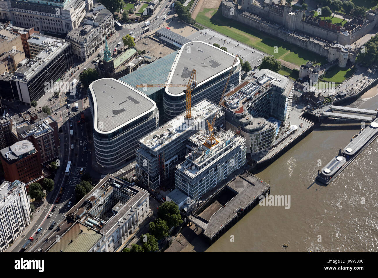 Vue aérienne de la Place de la tour ouest et est, et Custom House, London EC3 Banque D'Images