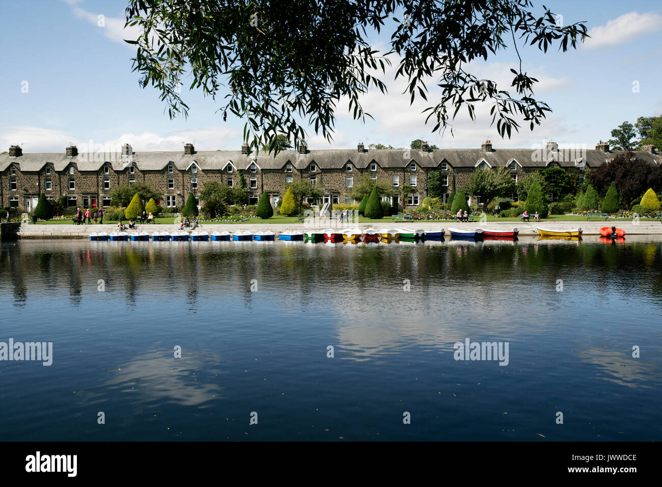 Otley, Leeds, Royaume-Uni. 14 août, 2017. Barques sur la rivière Wharfe, première fois depuis 2001 : Crédit Les Wagstaff/Alamy Live News Banque D'Images