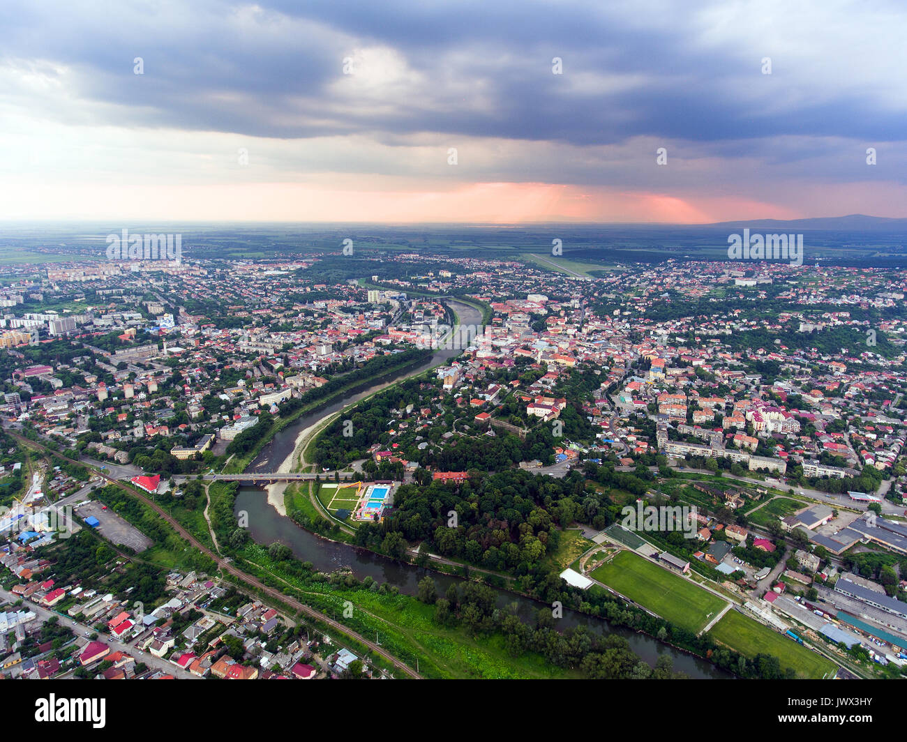 Survolant la ville d'Uzhgorod Ukraine Banque D'Images