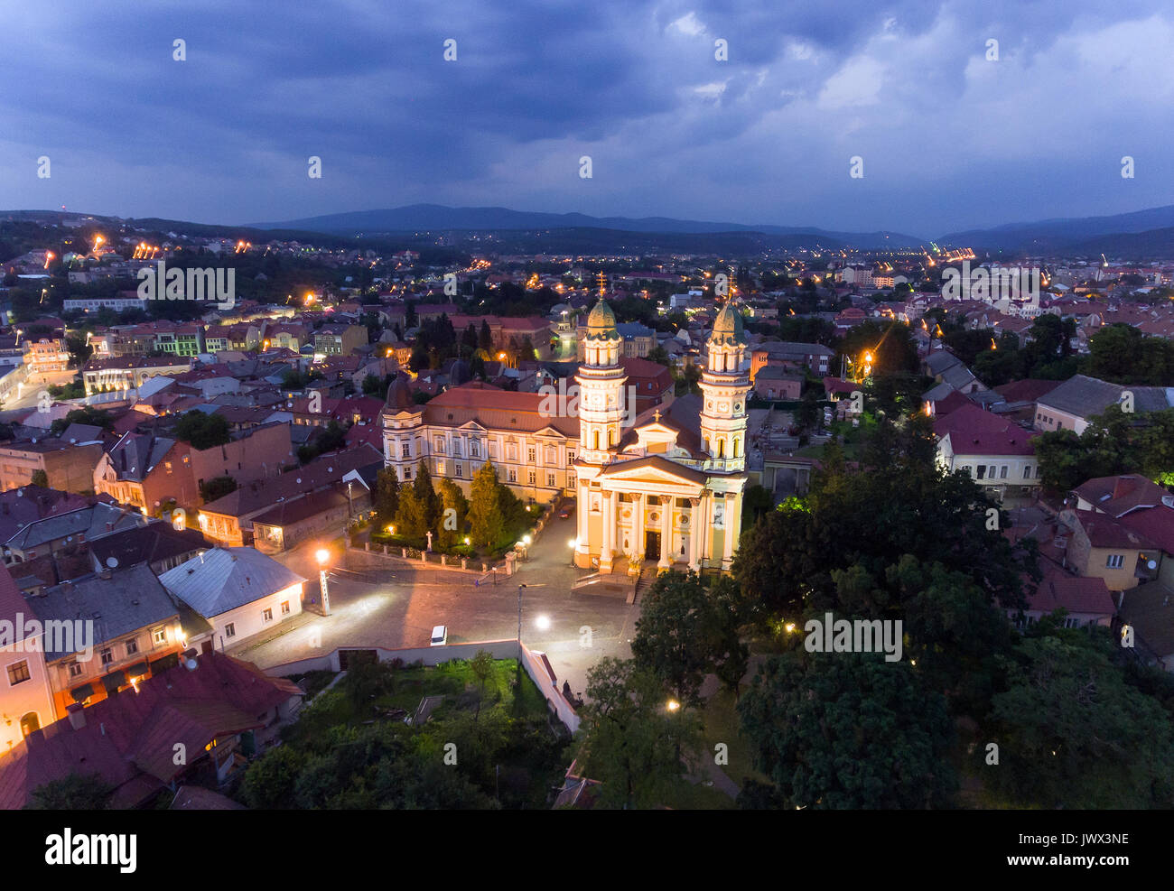 Survolant la ville d'Uzhgorod Ukraine Banque D'Images