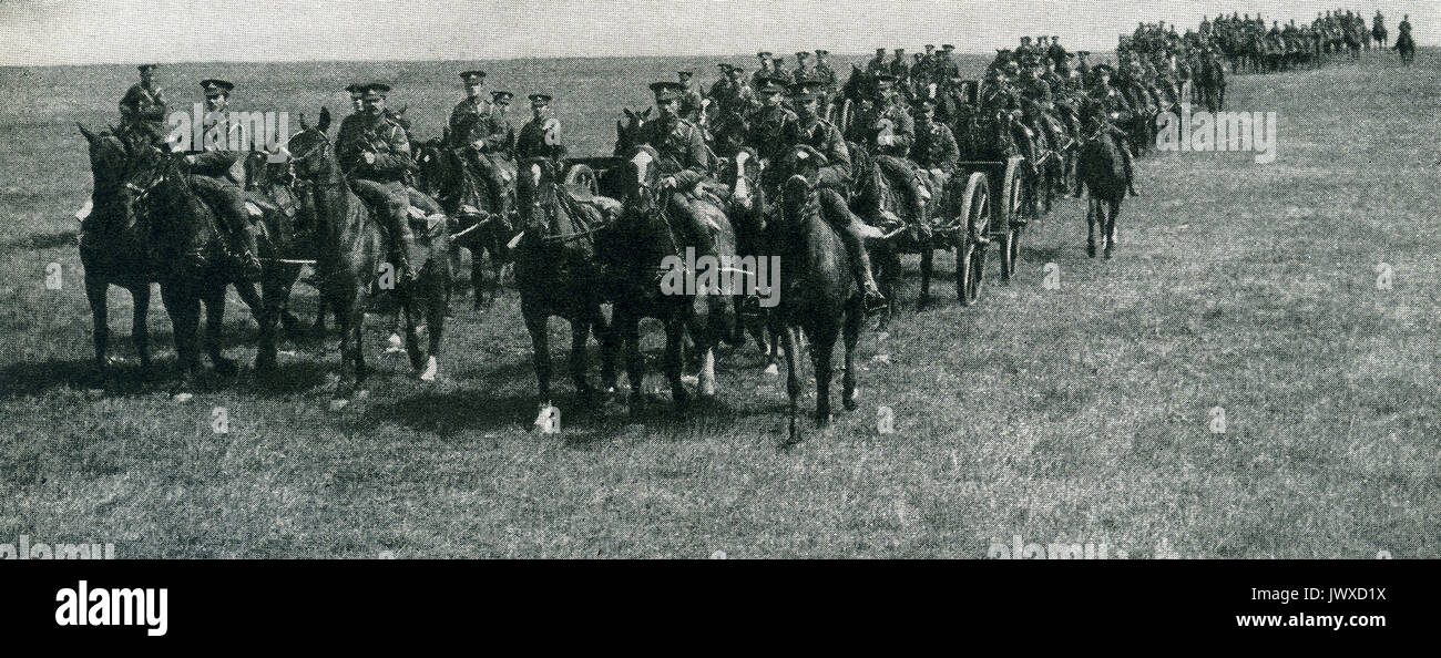 Nous voyons ici l'artillerie britannique dans la Première Guerre mondiale, ces troupes ont été portées à un moment fort de l'efficacité par les leçons tirées de la guerre d'Afrique du Sud. Banque D'Images