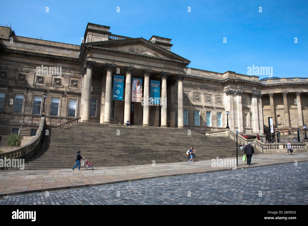 Le World Museum Liverpool et la Bibliothèque Centrale William Brown St Liverpool Merseyside England Banque D'Images