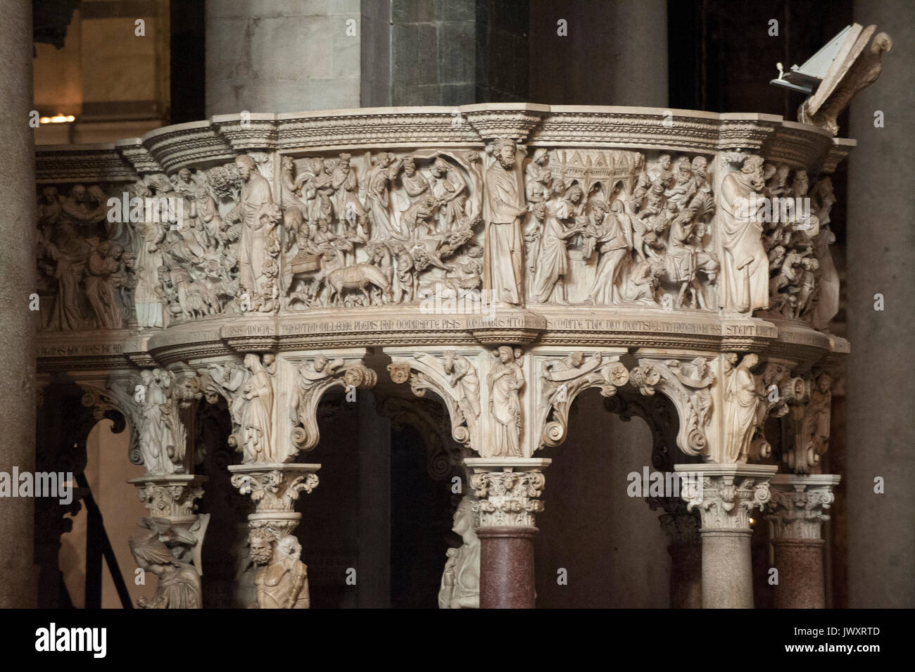 Chaire romane par Giovanni Pisano dans Cathédrale Metropolitana Primaziale di Santa Maria Assunta (cathédrale de Pise) sur le Campo dei Miracoli énumérés World Banque D'Images