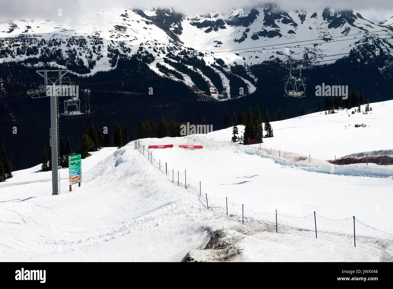 Le Roundhouse de télésiège de salon pour les skieurs et les Randonneurs à ski et de vélo de montagne de Whistler Resort British Columbia Canada Banque D'Images
