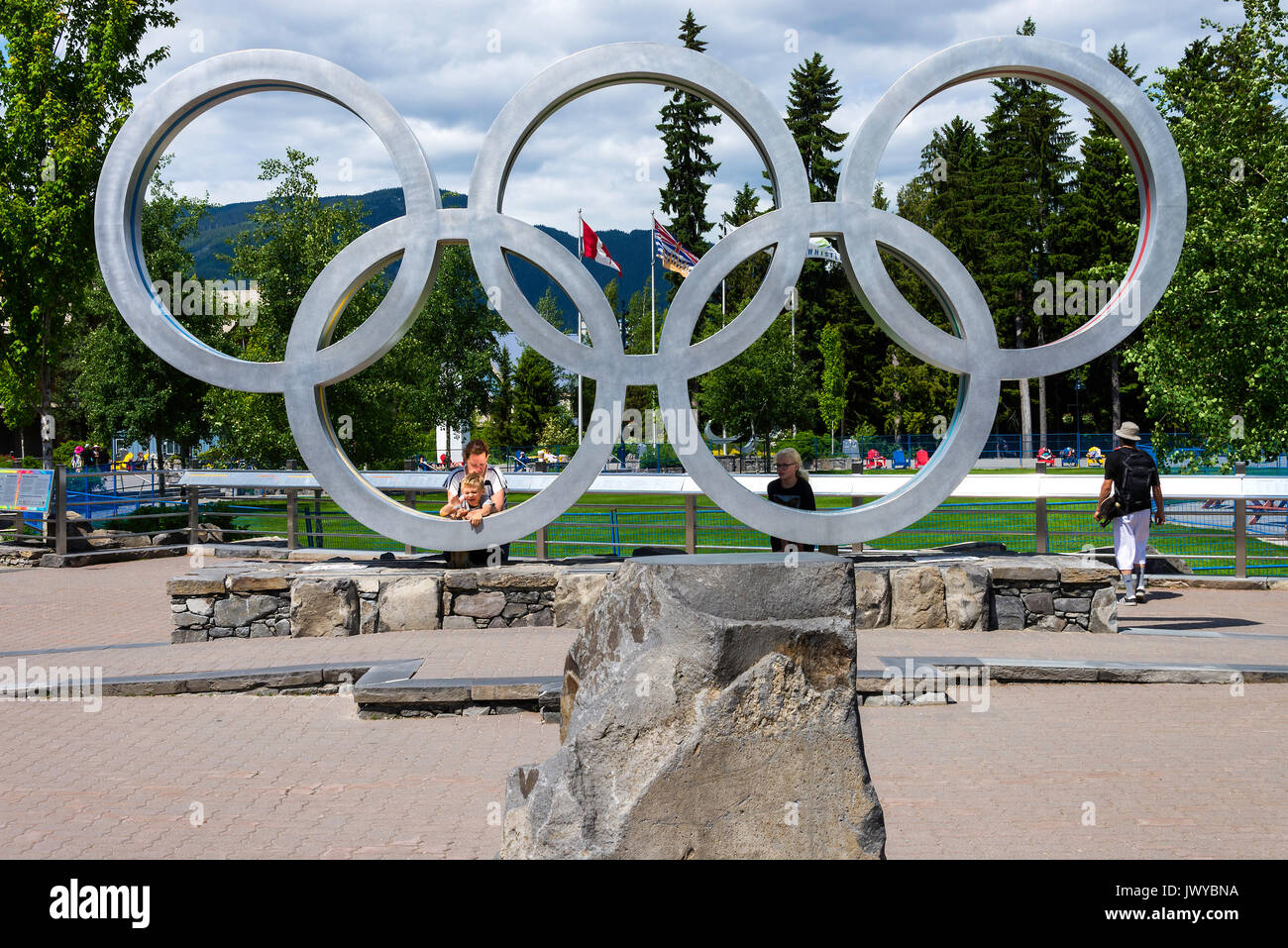 Le symbole des cinq anneaux olympiques pour les Jeux Olympiques d'hiver de 2010 dans la ville de Whistler British Columbia Canada Banque D'Images
