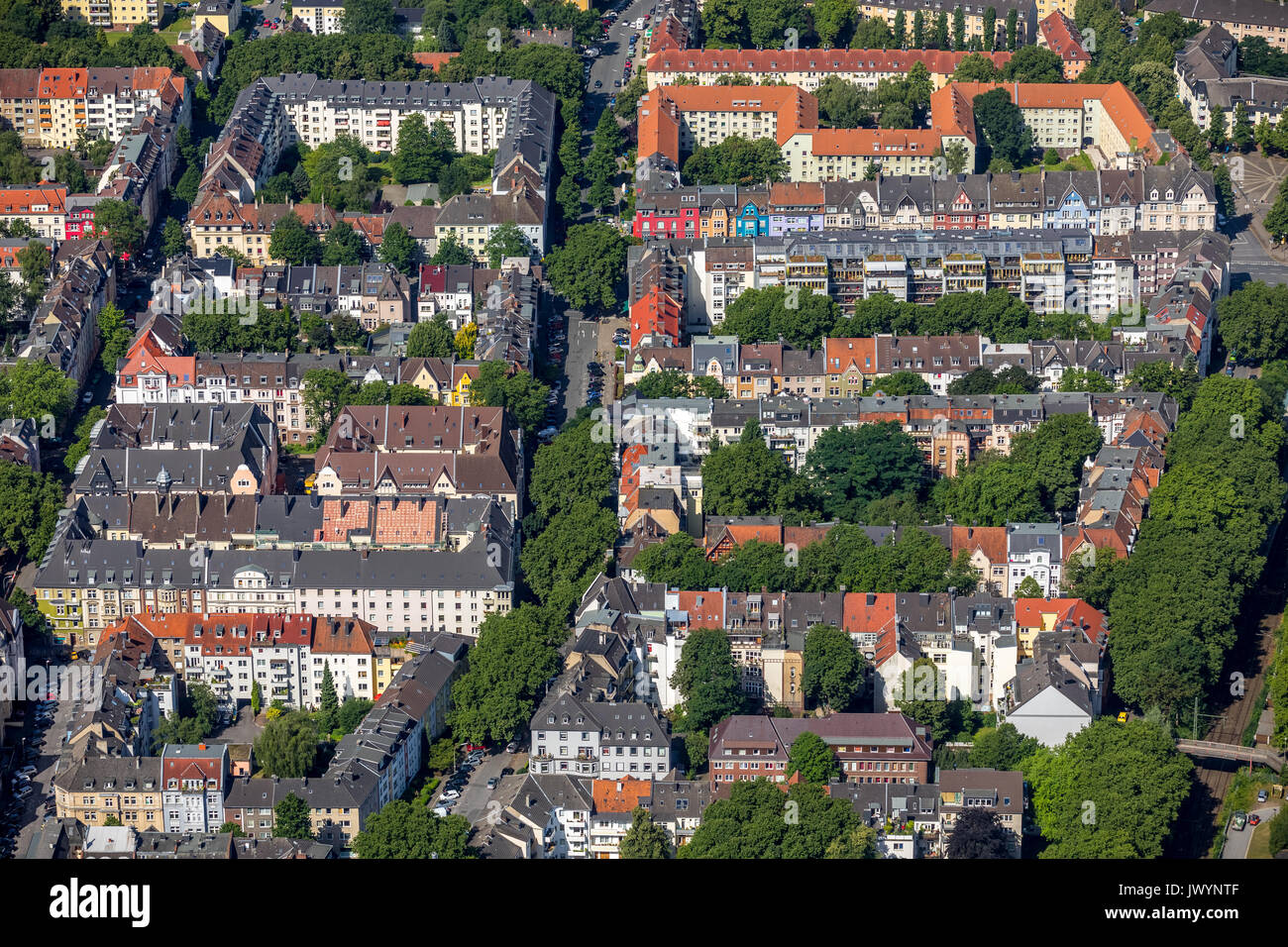 Kreuzviertel, un nouveau fossé immeuble, route de bloc-cylindres, quartier, Dortmund, Ruhr, Rhénanie du Nord-Westphalie, Allemagne, Dortmund, Europe, vue aérienne, Banque D'Images