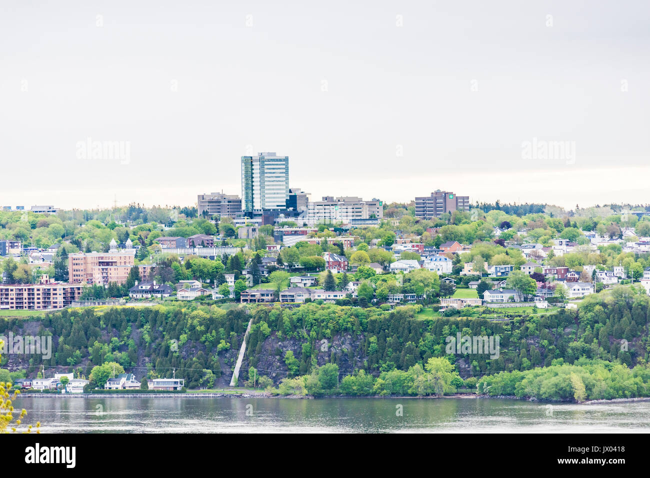 Toits de la ville ou de la ville de Lévis de plaines d'Abraham à l'été dans la ville de Québec, Canada surplombe le fleuve Saint-Laurent Banque D'Images