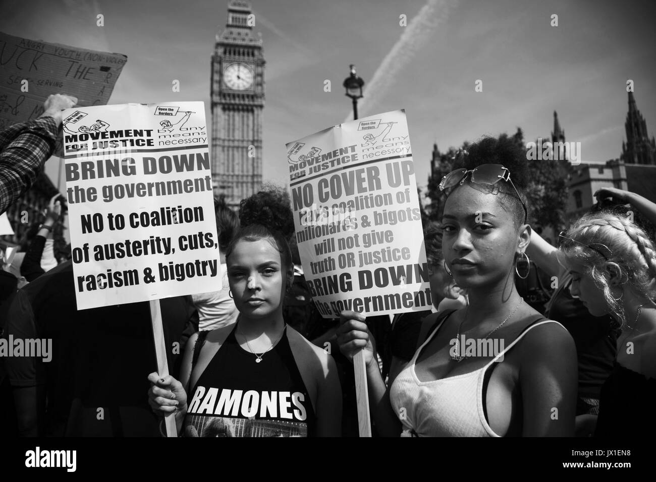 La journée de protestation organisée par Rage Mouvement pour la Justice est passé d'Shepherdís Bush à Downing Street et la place du Parlement le 21 juin 2017, Londres, U Banque D'Images