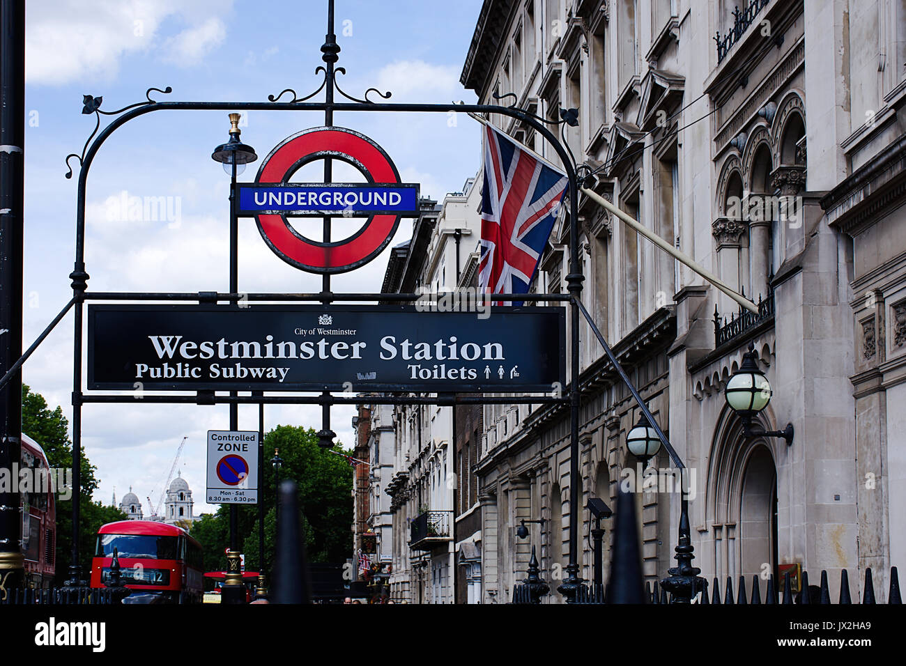 La station Westminster l'entrée. Banque D'Images