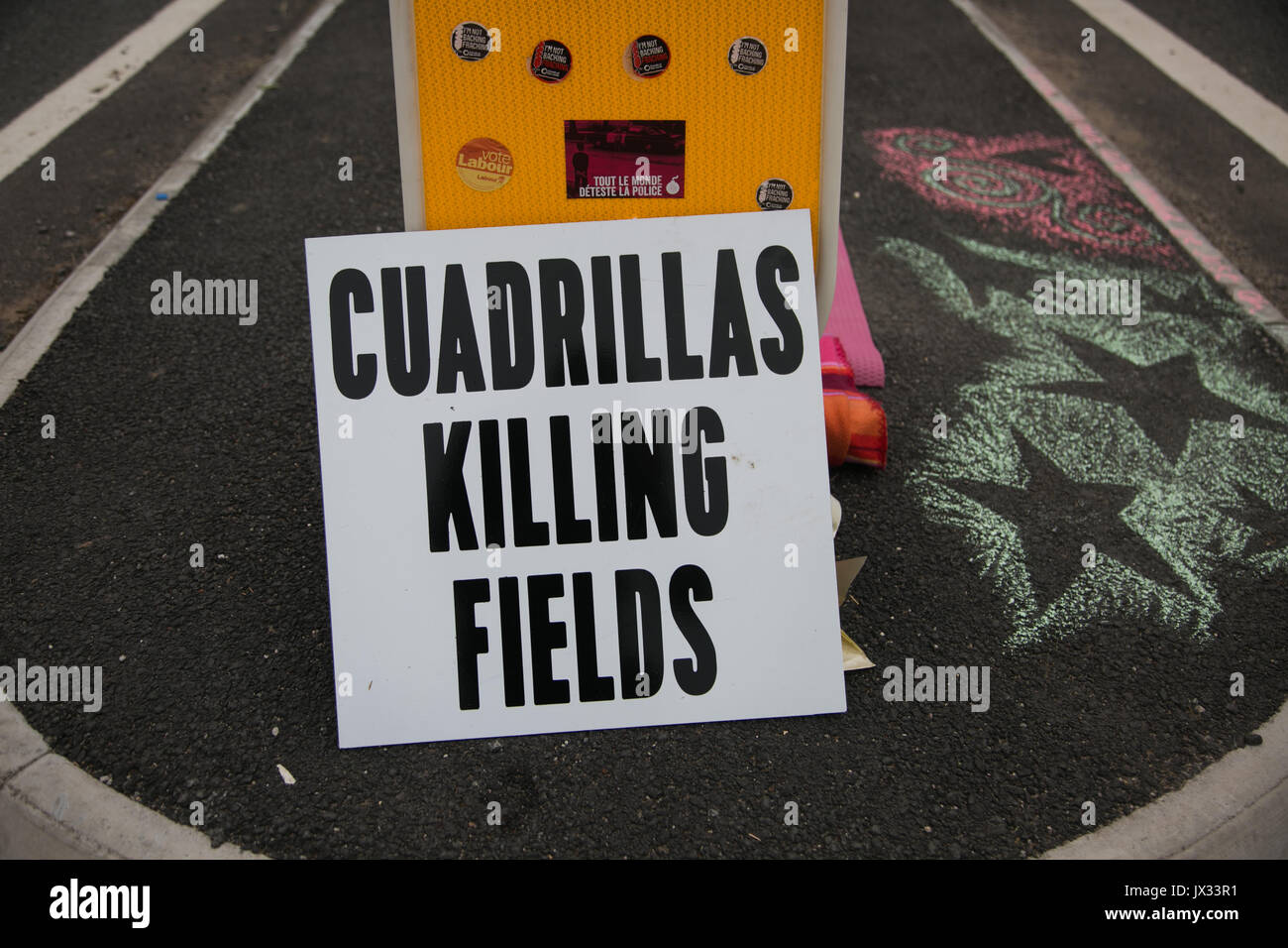Les militants anti-fracturation et manifestants devant les portes de la Quadrilla site fracturation 31 juin, nouvelle route de Preston, Lancashire, Royaume-Uni. Pennadomo Banque D'Images