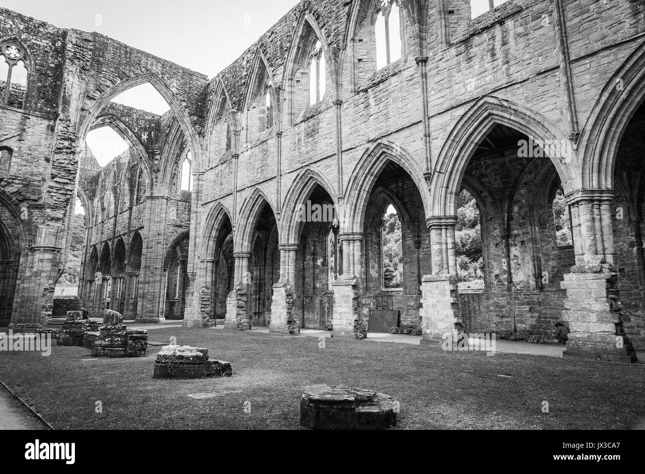 Photo en noir et blanc de l'abbaye de Tintern, près de Chepstow, au Pays de Galles Banque D'Images
