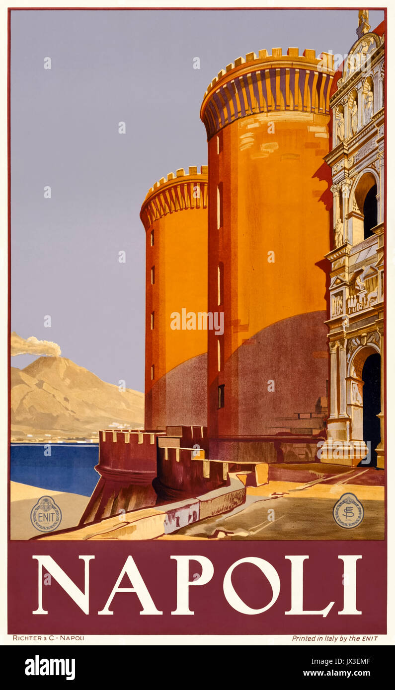 'Napoli' (Naples) 1920 Tourisme affiche présentant le Castel Nuovo avec son arc de triomphe, avec le Vésuve en arrière-plan ; publié par Ferrovie dello Stato (FS -Chemins de fer de l'État italien) et l'ENIT (Agenzia nazionale del turismo - Office du tourisme italien). Banque D'Images