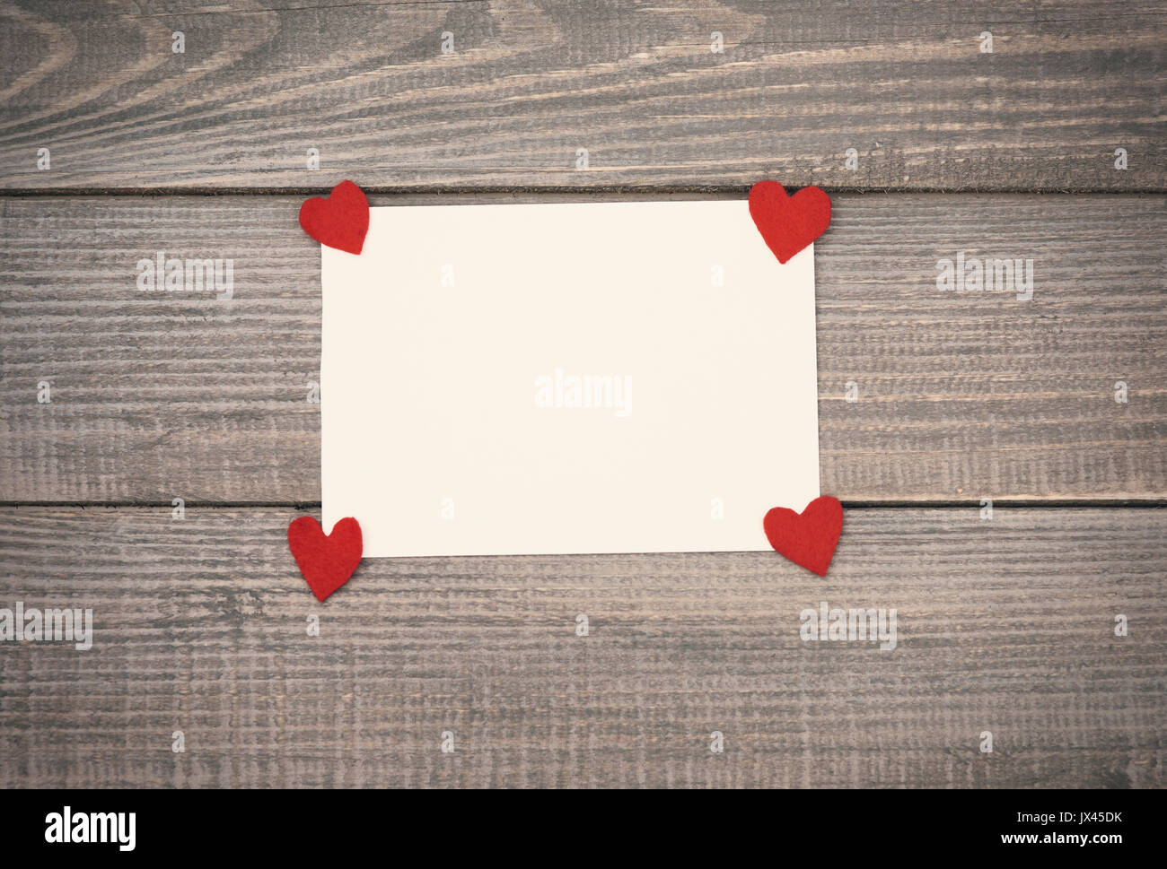 Carte de la Saint-Valentin sur table en bois Banque D'Images