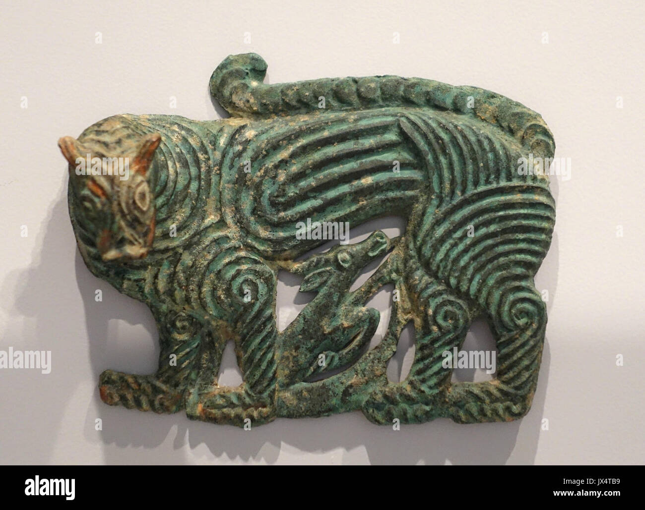 Tiger Walking sur un chevreuil ou Gazel, 2 de 2, à partir d'une plaque ajourée du faisceau du cheval, de l'Est ou en Chine, Eurasien dynastie Zhou, 6e 5e 100 BC, bronze Arthur M Sackler Museum, Harvard University DSC01570 Banque D'Images