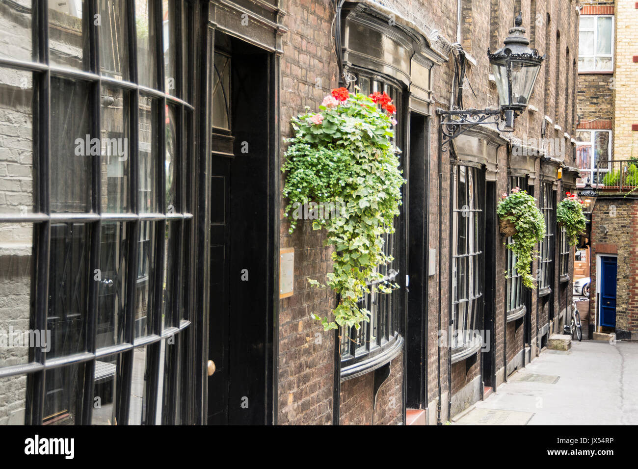 Goodwin's Court (construit en 1627), le vrai chemin de traverse à Londres, WC2, au Royaume-Uni. Banque D'Images