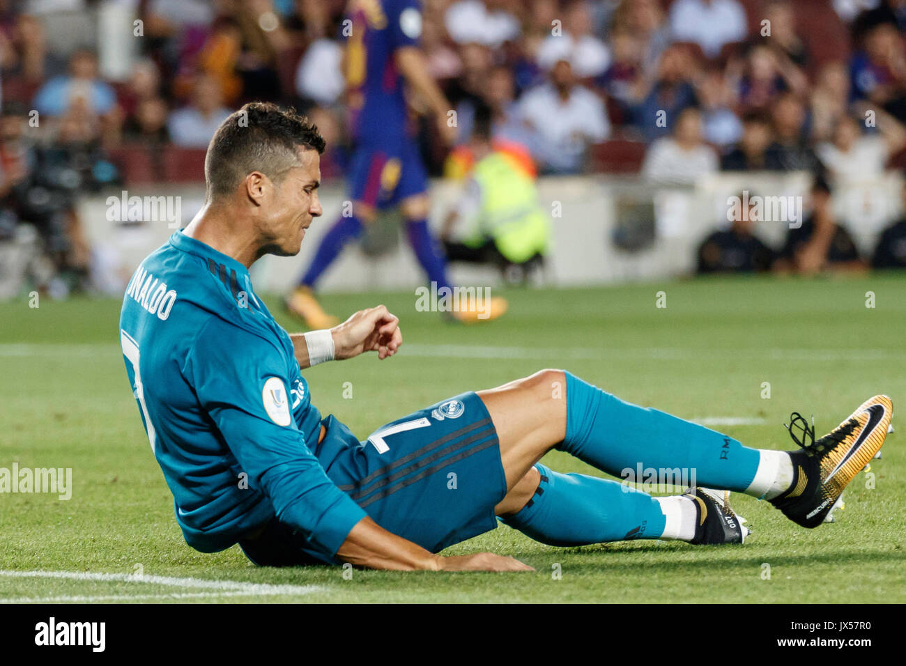 Camp Nou, Barcelona, Espagne. 13 août, 2017. Super Coupe d'Espagne entre le  FC Barcelone et le Real Madrid. Cristiano Ronaldo en colère Crédit : David  Ramírez/Alamy Live News Photo Stock - Alamy