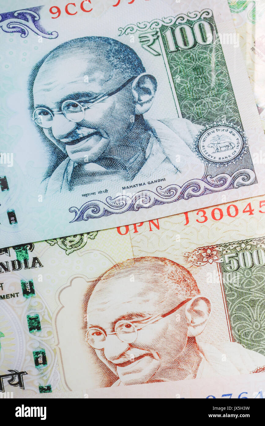 Londres, Royaume-Uni. 15 août 2017. le mahatma Gandhi sur indian rupee euros. l'indien et le Pakistan dans la communauté de West London southall se préparent à commémorer le 70e anniversaire de l'Inde et le Pakistan de l'époque coloniale indepdence Grande-Bretagne en 1947 Credit : amer ghazzal/Alamy live news Banque D'Images