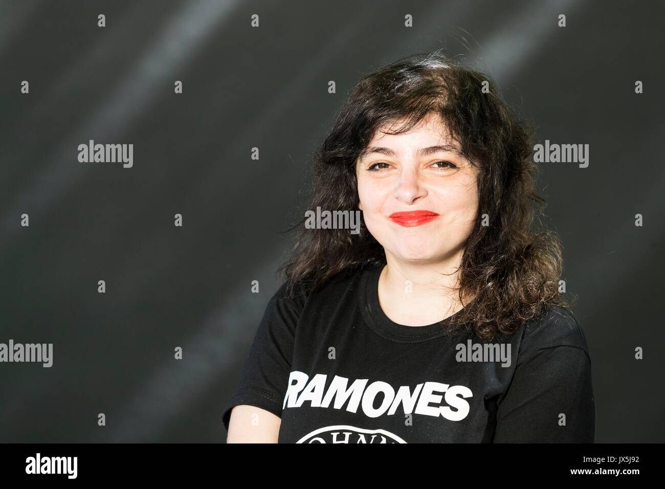 Mariana Enriquez apparaissant au Edinburgh International Book Festival Mariana Enriquez travaille comme journaliste et est le rédacteur en chef adjoint de la section Arts et culture du journal P‡gina/12. Elle a publié les romans : Bajar es lo peor (Cambridge, 1995) et C-mo desaparecer completamente(EmecŽ, 2004). Elle a également écrit la courte histoire books : los peligros de fumar en la Cama (EmecŽ, 2009) et la novelette Chicos que vuelven (Eduvim, 2010). Ses articles ont paru dans des anthologies de l'Espagne, le Mexique, le Chili, la Bolivie et l'Allemagne. Banque D'Images