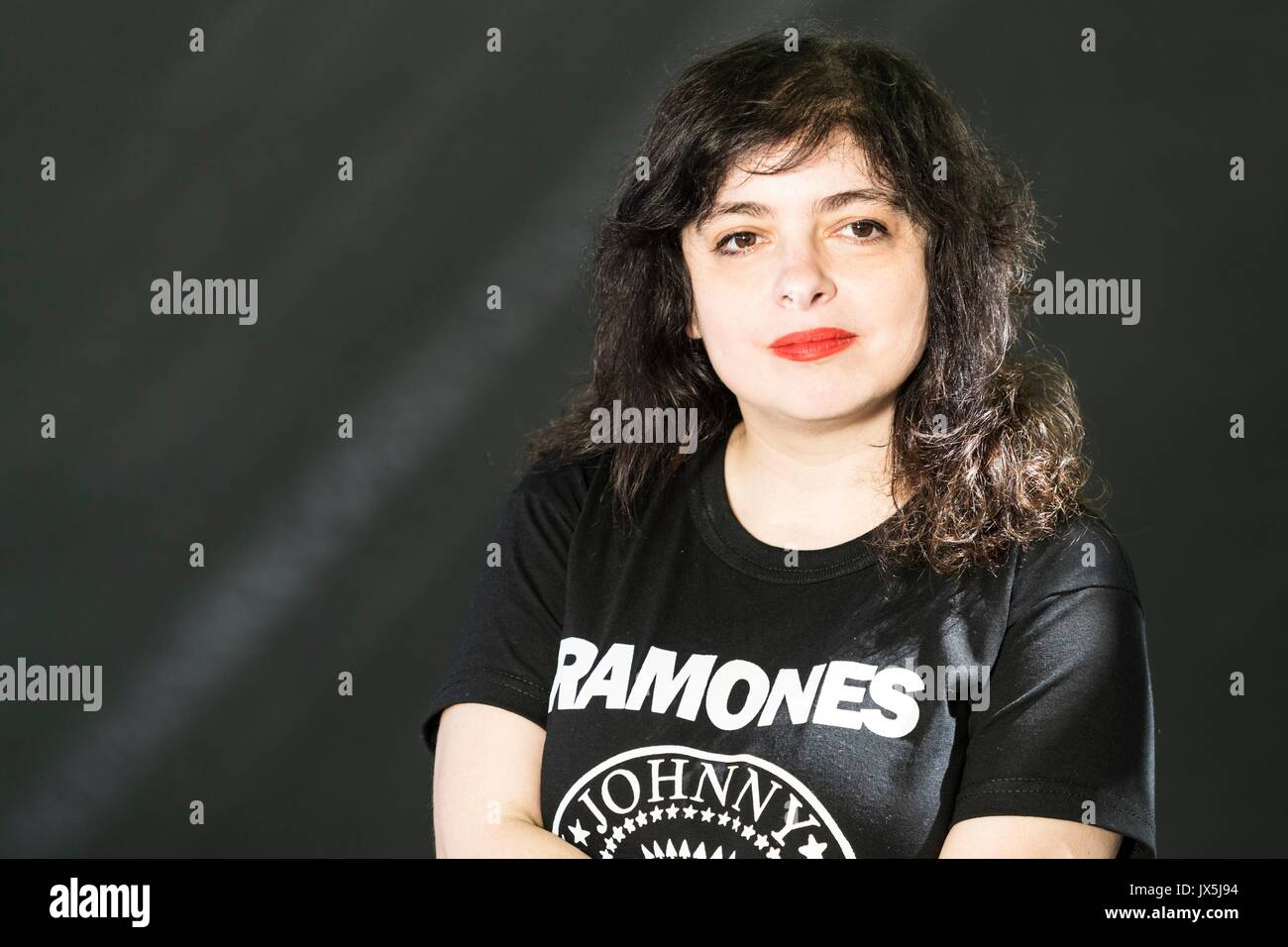 Mariana Enriquez apparaissant au Edinburgh International Book Festival Mariana Enriquez travaille comme journaliste et est le rédacteur en chef adjoint de la section Arts et culture du journal P‡gina/12. Elle a publié les romans : Bajar es lo peor (Cambridge, 1995) et C-mo desaparecer completamente(EmecŽ, 2004). Elle a également écrit la courte histoire books : los peligros de fumar en la Cama (EmecŽ, 2009) et la novelette Chicos que vuelven (Eduvim, 2010). Ses articles ont paru dans des anthologies de l'Espagne, le Mexique, le Chili, la Bolivie et l'Allemagne. Banque D'Images