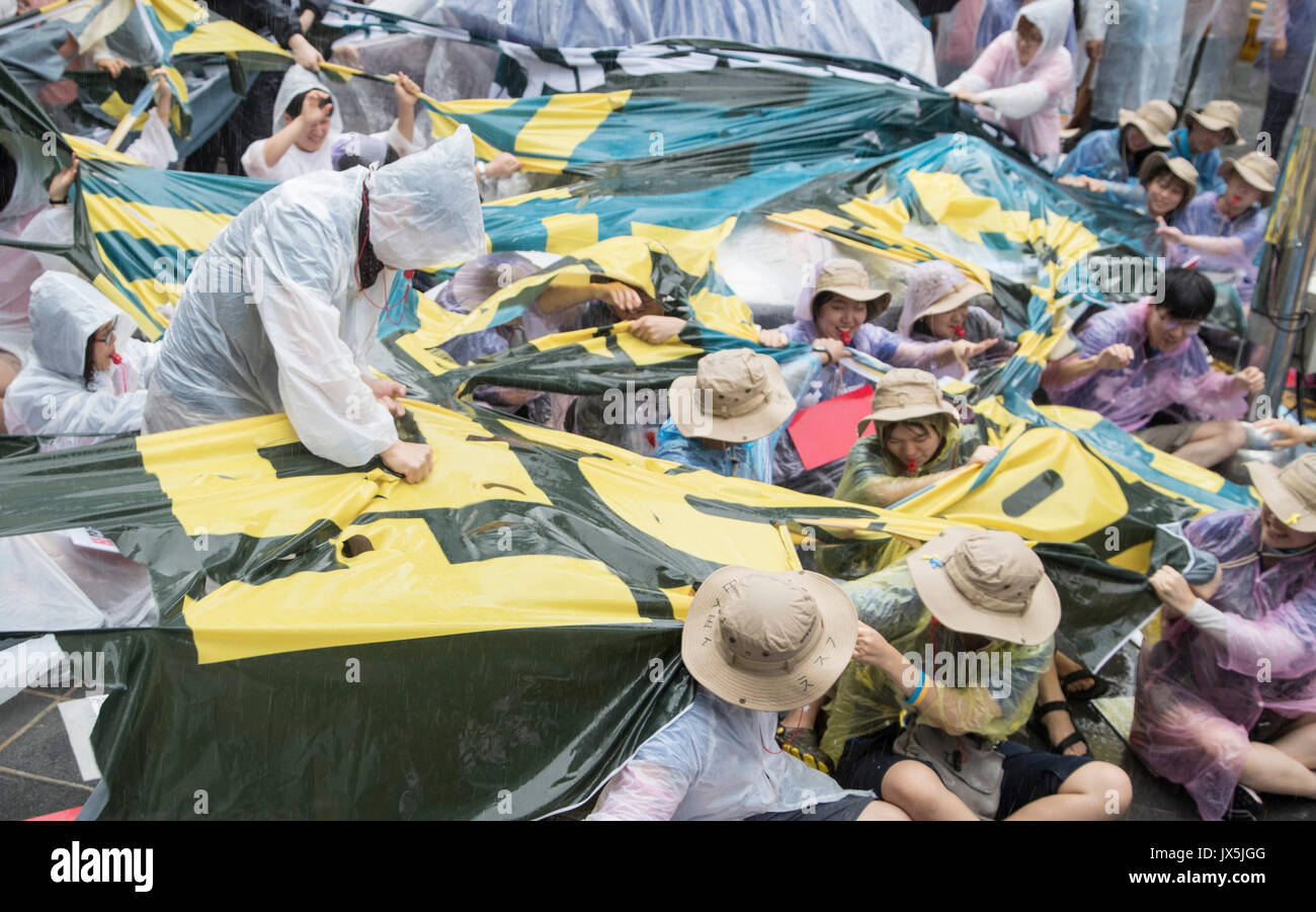 Séoul, Corée du Sud. Août 15, 2017. Personnes participent à une manifestation anti-japonaise à Séoul, Corée du Sud, le 15 août 2017. Credit : Lee Sang-ho/Xinhua/Alamy Live News Banque D'Images