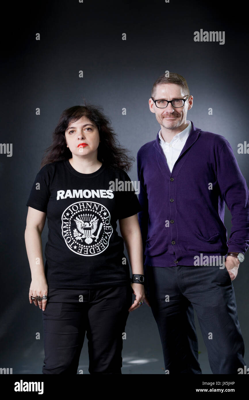 Edinburgh, Royaume-Uni. Août 15, 2017. Mariana Enriquez, le folklore argentin, journaliste, romancier et nouvelliste avec Kevin MacNeil, le romancier écossais, apparaissant à l'Edinburgh International Book Festival. Crédit : GARY DOAK/Alamy Live News Banque D'Images