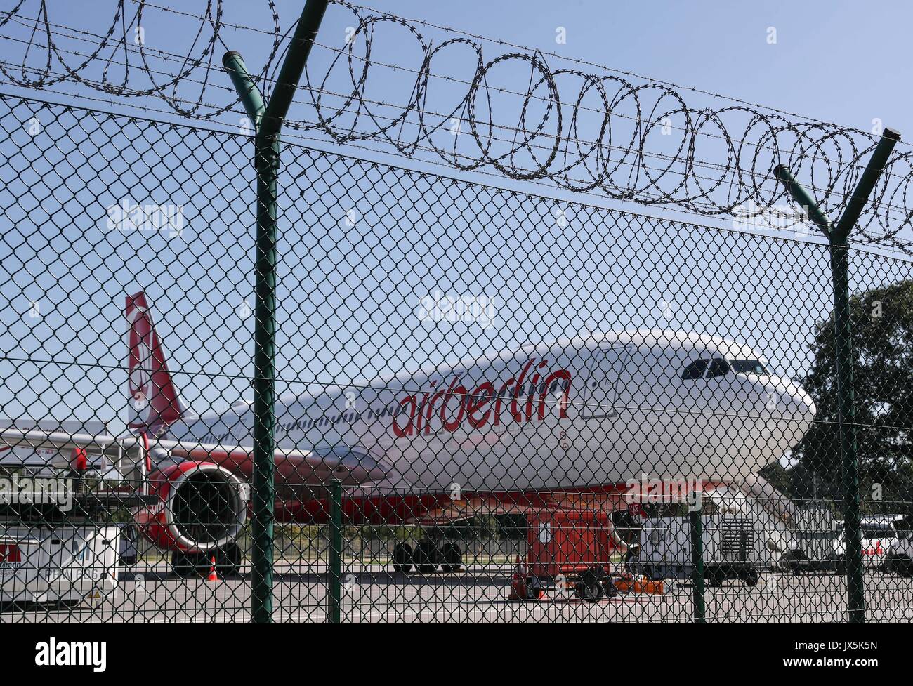 Berlin. Août 15, 2017. Photo prise le 15 août 2017 montre un avion d'Air Berlin à l'Aéroport International de Tegel à Berlin, capitale de l'Allemagne. La deuxième plus grande compagnie aérienne Air Berlin a déposé son bilan mardi après avoir annoncé son plus grand investisseur de retirer leur soutien. Credit : Shan Yuqi/Xinhua/Alamy Live News Banque D'Images